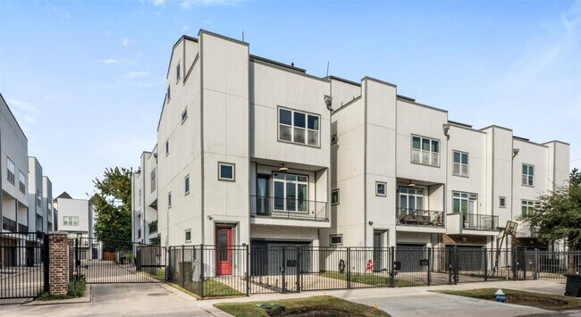 Photo - 6106 Clarkson Ln