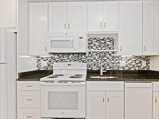Photo - 535 16th St NE Unit #2