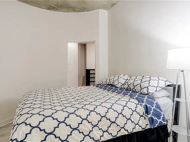 Photo - 943 Peachtree St NE Unidad 1604