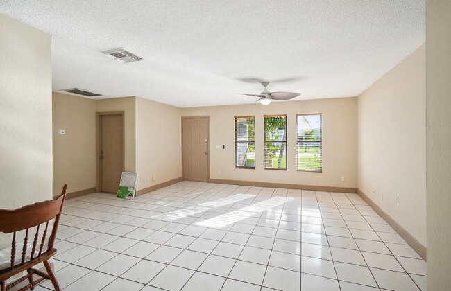 Photo - 206 SE Santa Barbara Pl