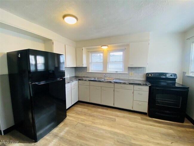 Photo - 2420 E Market St Unit 2