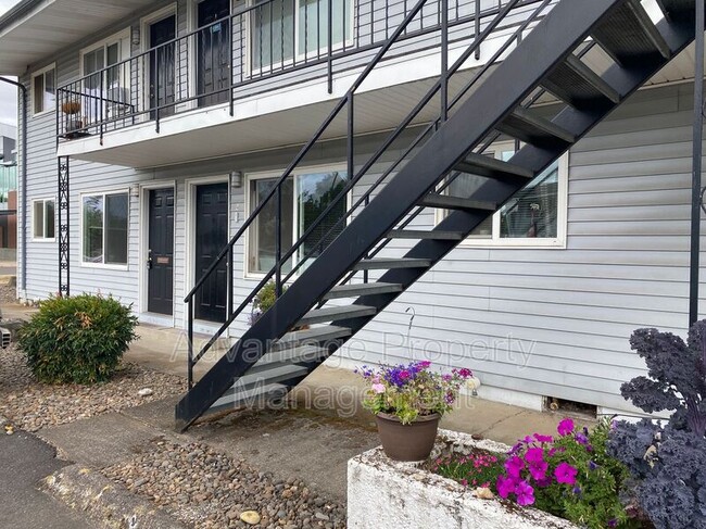 Building Photo - 339 Jackson St W Rental