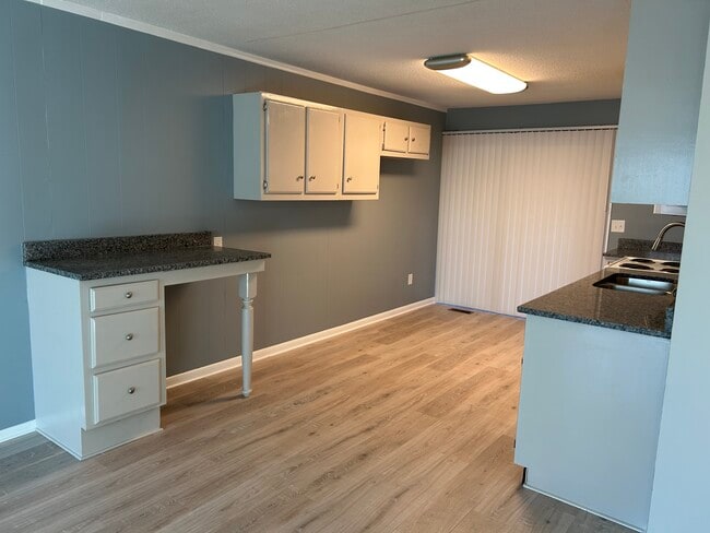 Photo - 33 Phillips Dr Unit B