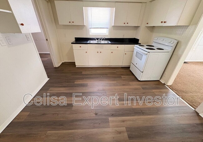 Photo - 5506 Webster St