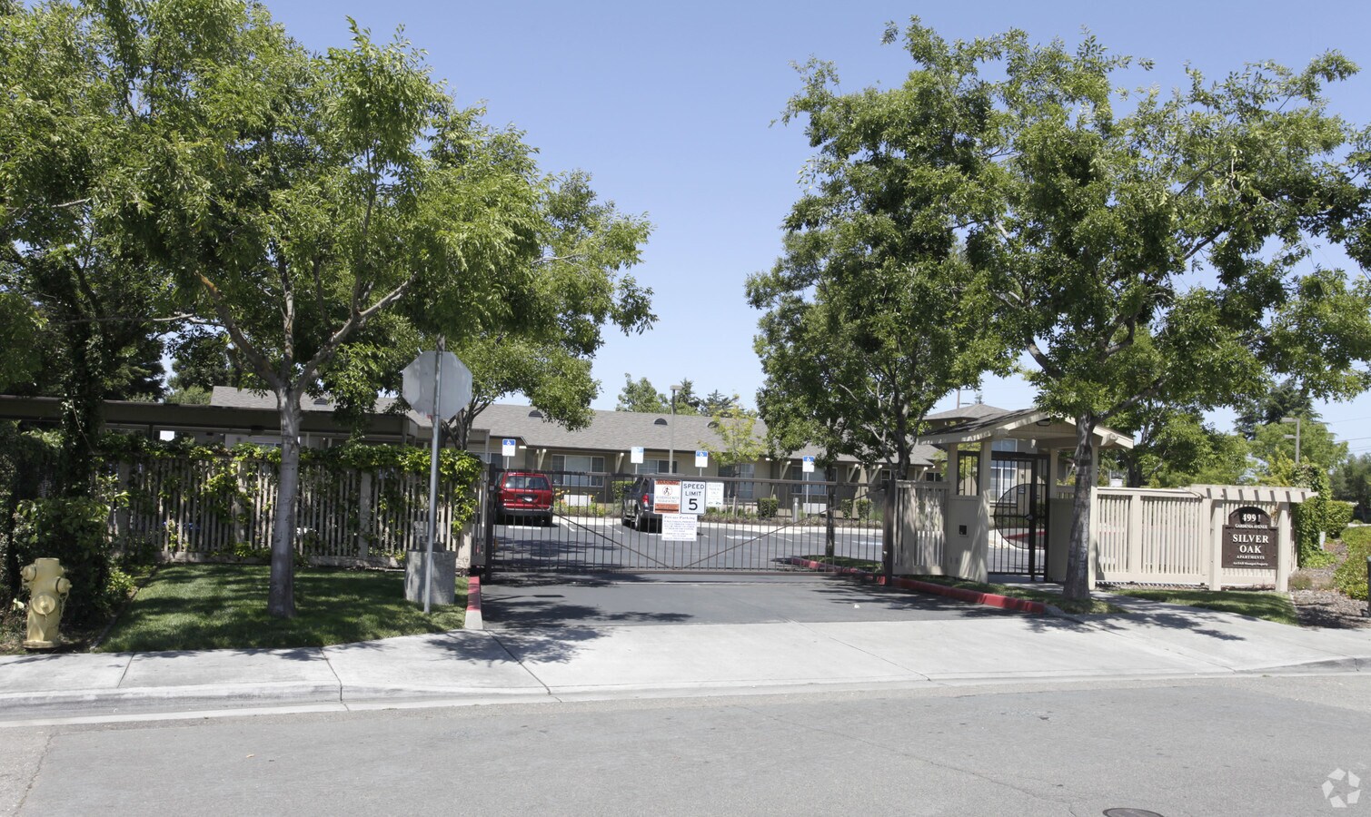 Photo - Silver Oak Apartments