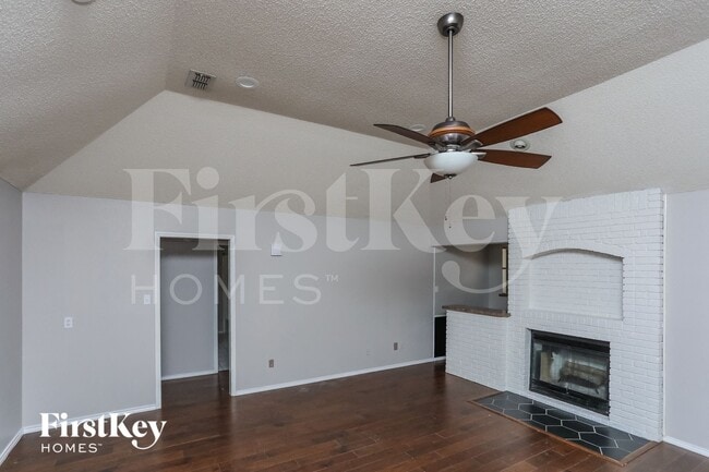 Photo - 408 Flagstone Dr