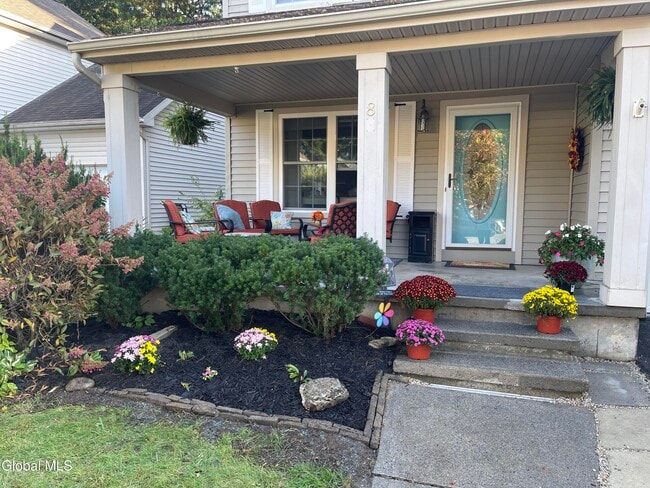 Photo - 8 Furlong St