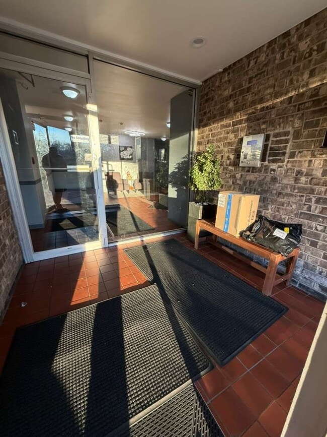 Building Photo - 2600 Brookwood Way Dr Unit 214