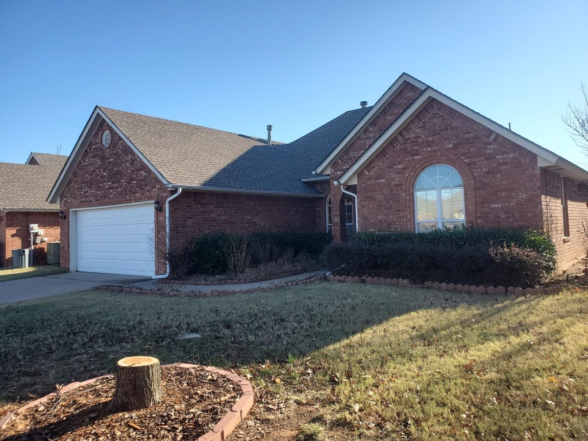 Photo - 1512 Louis Scott St