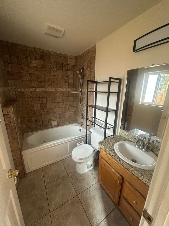 Photo - 213 Clyde St Unit 211