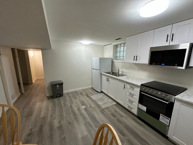 Photo - Charming Semi-Furnished 2 Bed / 1 Bath Bas...