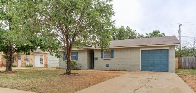Building Photo - 3/2/1 FOR LEASE - SOUTH LUBBOCK Rental