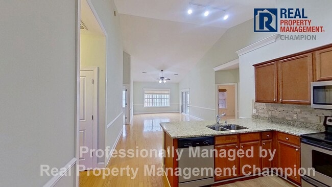 Building Photo - 3 BD/2.5 BA Townhouse w/Open Floorplan, Split Bedrooms and Garage