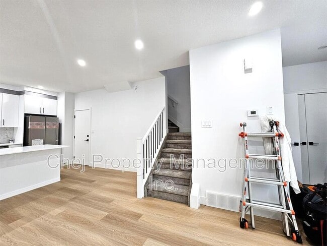 Photo - 10698-10661 61 St NW