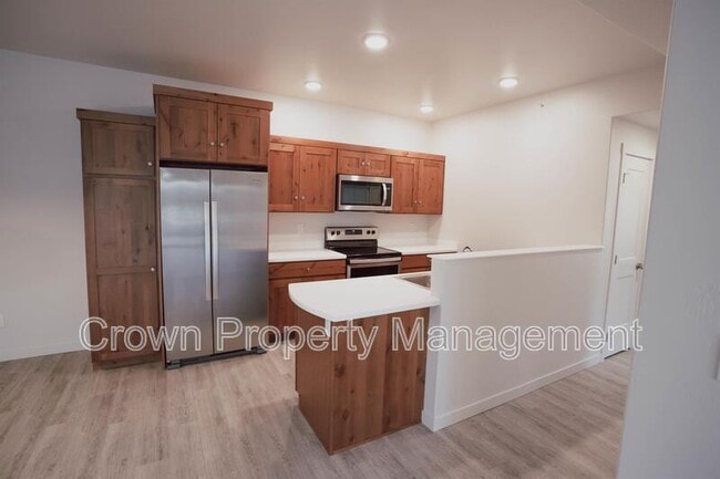 Photo - 205 Sawyer Ln