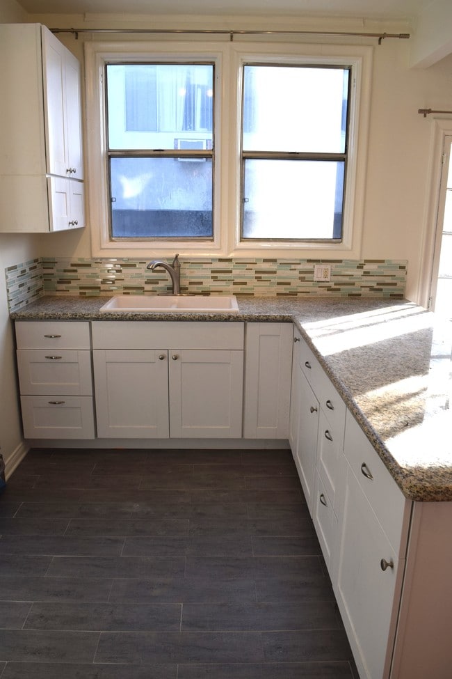 Photo - 1172 N Ardmore Ave Unit 1172