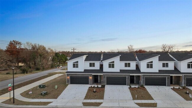 Photo - 1851 Lapis Ave