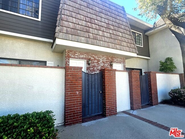 Photo - 10201 Mason Ave