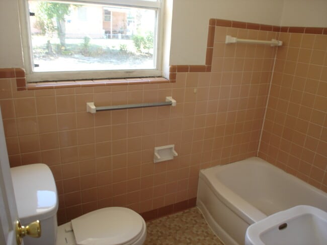 Photo - 922 Lewis Dr