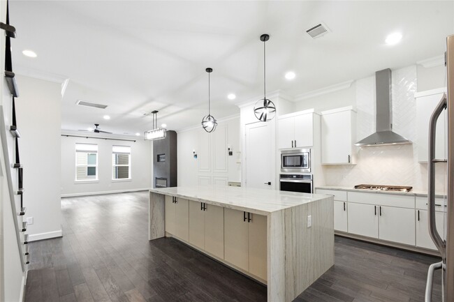 Photo - 849 Fisher St