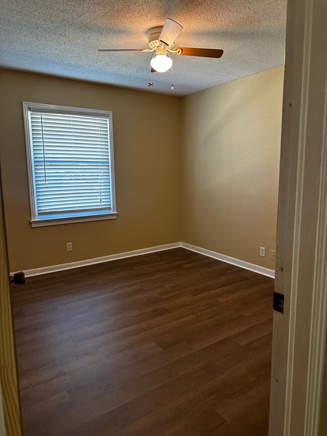 Photo - 204 Walnut Dr