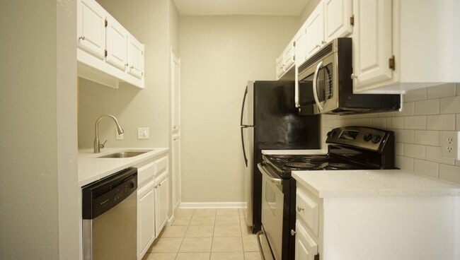 Photo - PRELEASE 8/15/2025 2/2 with Large Private ... Unit 107