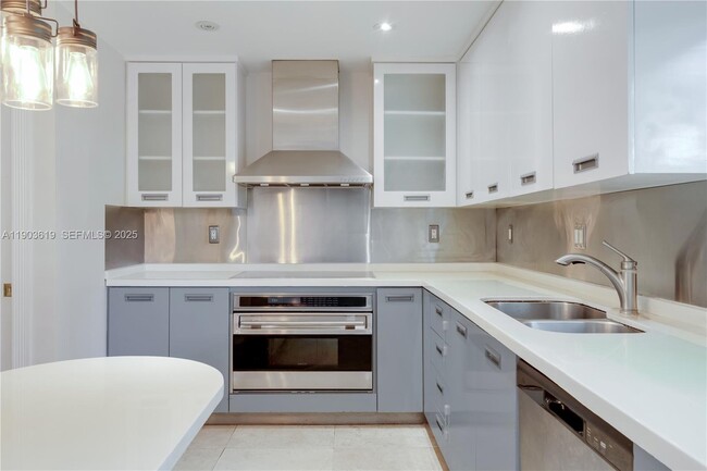 Building Photo - 525 Ridgewood Rd