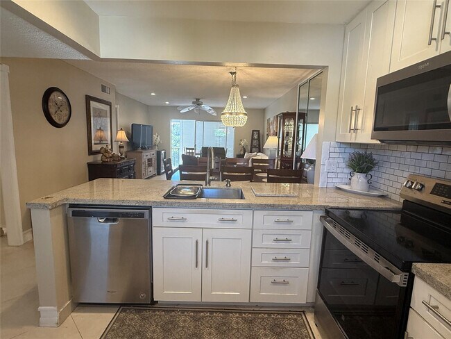 32 Abbey Ln Unit 207