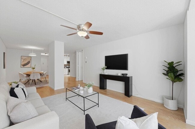 Building Photo - 7000 JFK Blvd E Unit 14F