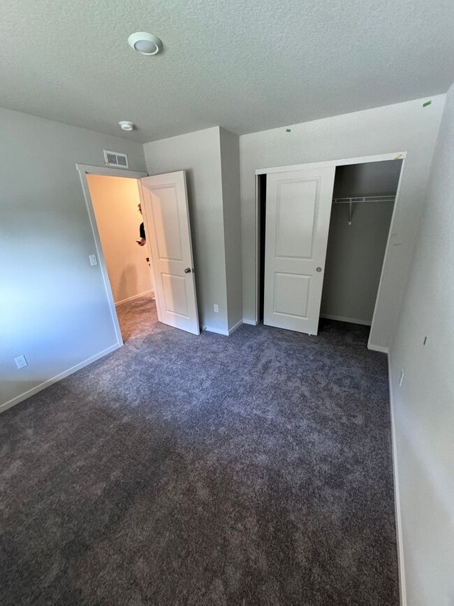 Building Photo - Must See 3 Bedroom with Fenced Yard!