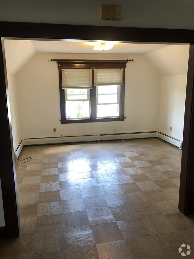 Building Photo - 95 N Whittlesey Ave Unit 3rd Floor Rental