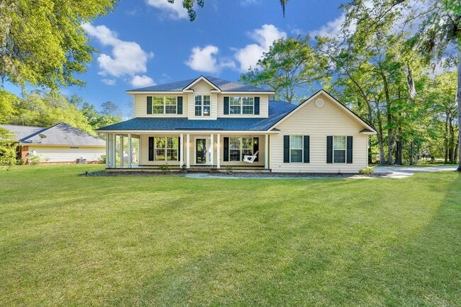 Photo - Richmond Hill Beauty: 4-Bedroom Home with Stunning Lagoon Views!