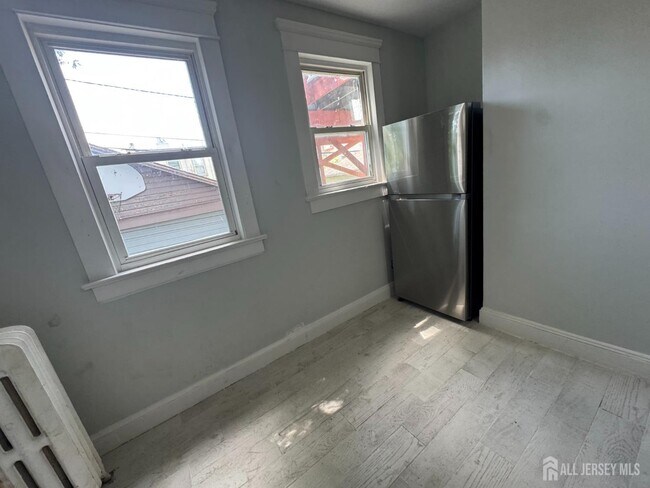 Photo - 266 Sandford St