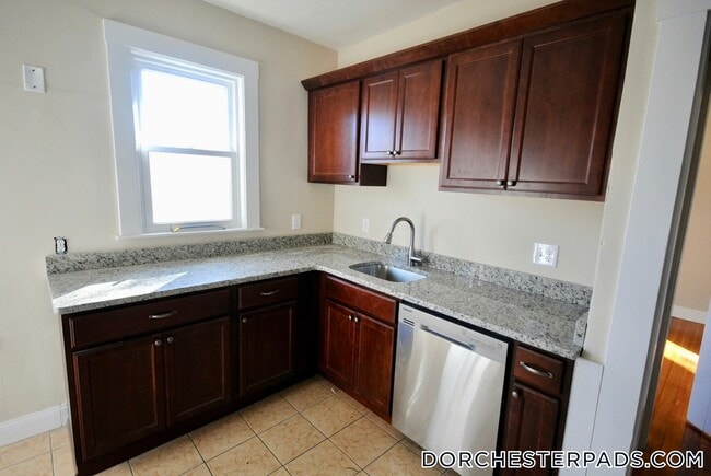 Photo - 139 E Cottage St Unidad 2