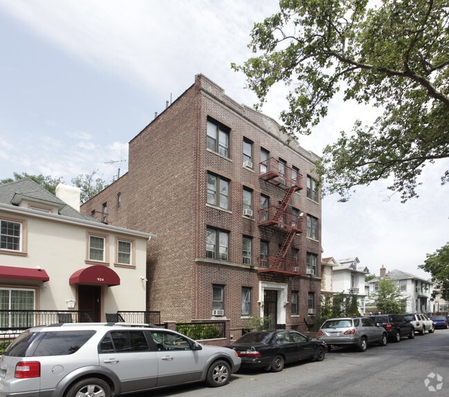 Building Photo - 922 E 15th St Rental