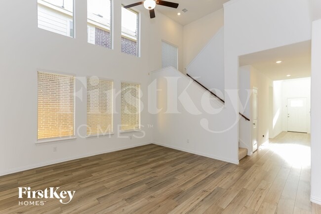 10045 Elkhorn Dr