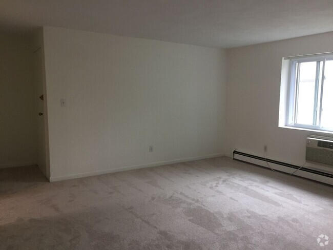 Building Photo - Student Friendly First Floor with Heat & P... Rental