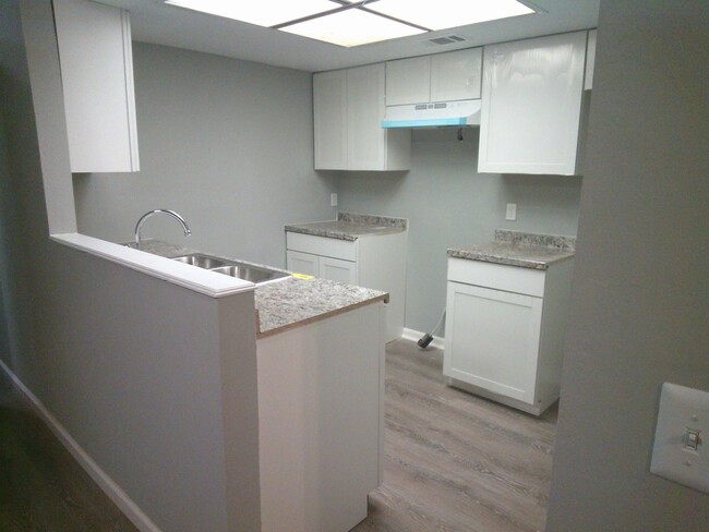 Photo - Townhomes 2 beds with den.  MOVE IN TODAY