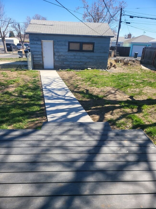 Photo - 2 bedroom 1 bath house with Detached garage centrally located in Moses Lake