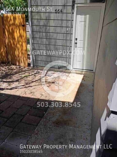 Photo - 664 Monmouth St