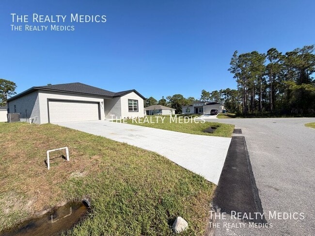 Photo - 2810 Felda Ave