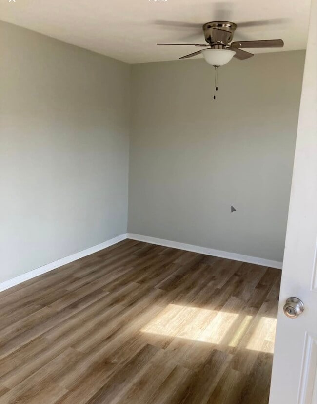 Photo - 221 1st St NW