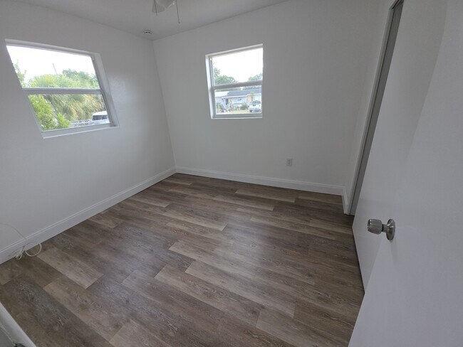 Photo - 1044 W Highland Dr