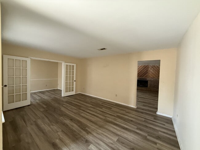 Photo - "Charming 3-Bedroom Retreat with Cozy Fireplace in Pensacola."