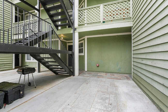 Photo - 6716 Willowbrook Dr Unit Apt 7