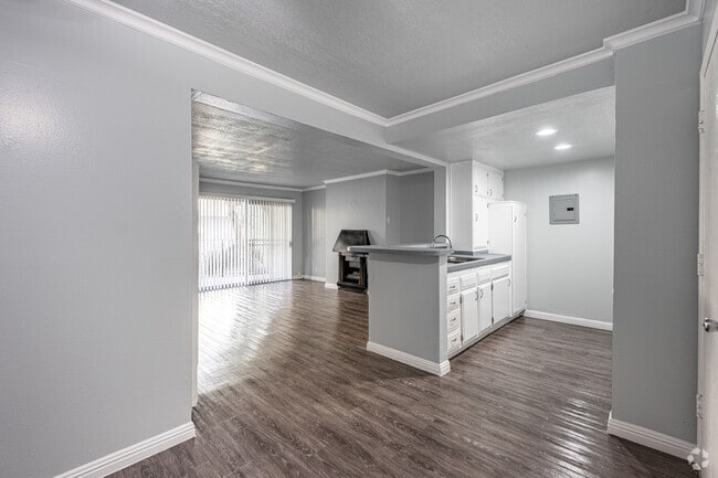 1BR, 1BA - 725SF - DINING ROOM
