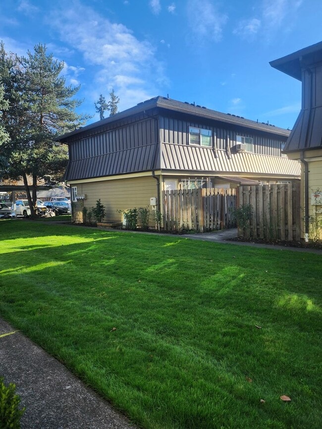 Photo - Newly Updated Townhouse in Newberg Unidad Apt. 45