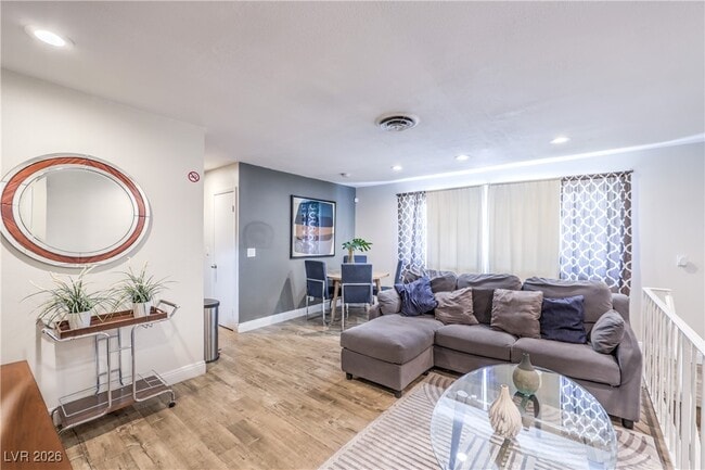 Photo - 1553 Dorothy Ave Unit 4