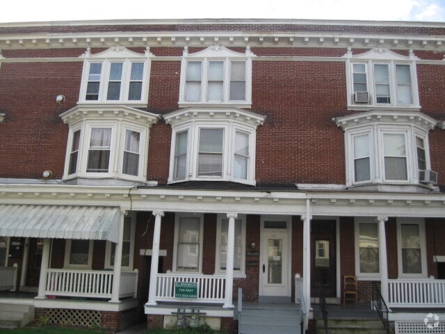 Building Photo - 920 W King St Unit 920 W. KING ST. #2FL Rental