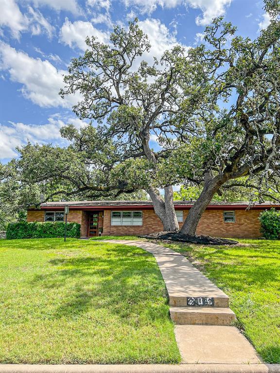 Photo - 205 W Covington Dr